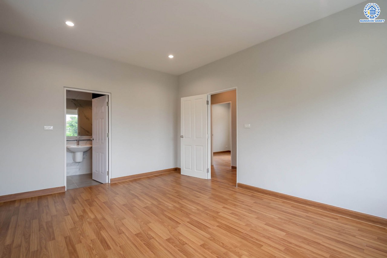 บ้านมือสองตกแต่งใหม่ ม.เพอร์เฟคเพลส1 ราชพฤกษ์ คุณภาพแบรนด์ Property Perfect เนื้อที่ 57.7 ตร.ว. บ้านเดี่ยวหลังใหญ่ ตอบโจทย์ทุกการอยู่อาศัย ฟังก์ชัน 3 ห้องนอน 3 ห้องน้ำ จอดรถได้ 2 คัน บนทำเลติดถนนราชพฤกษ์ ใกล้วงเวียนพระราม5 และรถไฟฟ้า "สถานีบางรักน้อยท่าอิฐ"